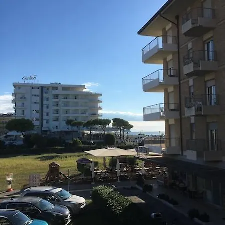 Residence Zeta - Walterigato Apartments Solo Per Famiglie Lido di Jesolo Exterior photo